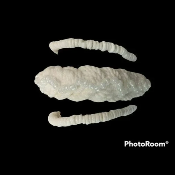 BEAUTIFUL white faux pearl and shell bracelets - Picture 2 of 4